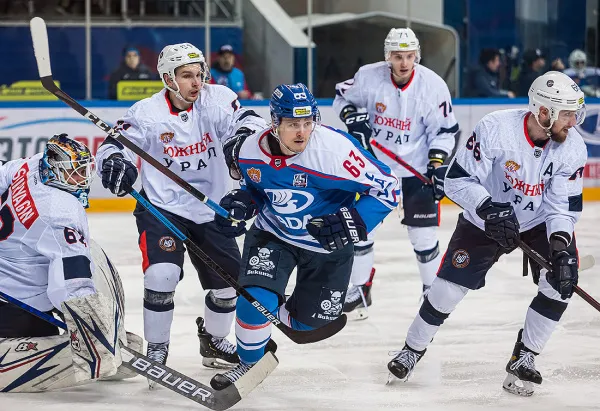 ХК "Лада" взял очки на своей площадке 