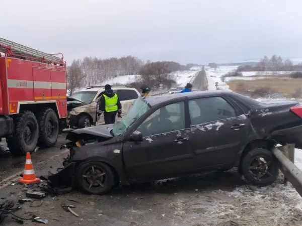 Шесть пострадавших: 18 декабря на трассе в Самарской области произошло массовое ДТП