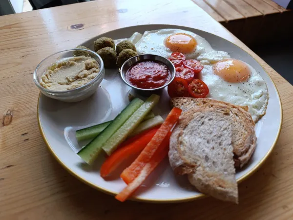 Эксперты рассказали, что и сколько школьник должен есть летом