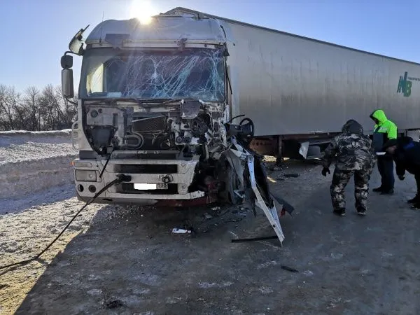 Три фуры столкнулись на трассе М5 в Самарской области