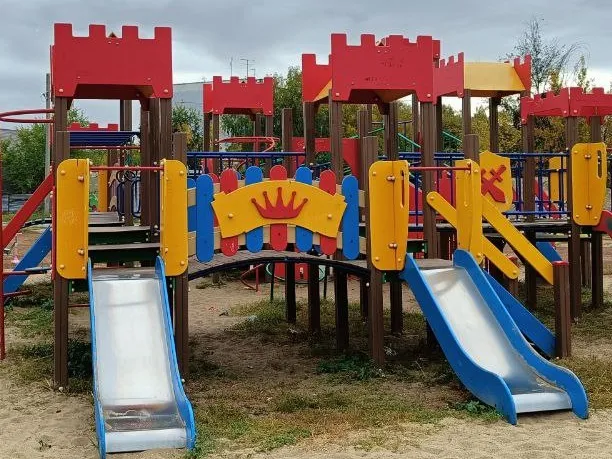 Чудом обошлось без трагедии: на детской площадке прозвучал взрыв