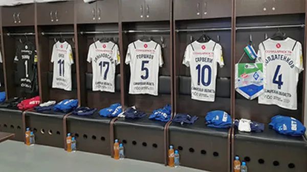 С капитанской повязкой Александр Солдатенков: в Москве началась игра "Спартак" – "Крылья Советов" 