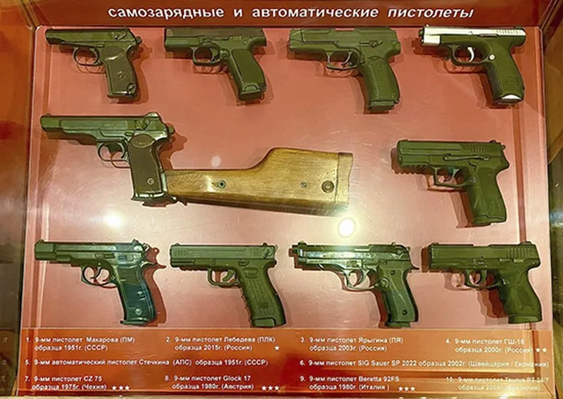 Солдаты 2-й армии посетили военно-исторический музей ЦВО в Самаре 