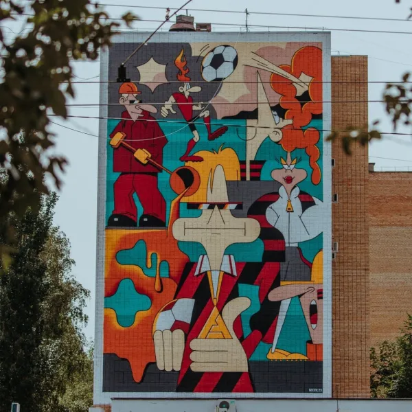 Стрит-художник нарисовал новый "футбольный" мурал в Тольятти за девять дней