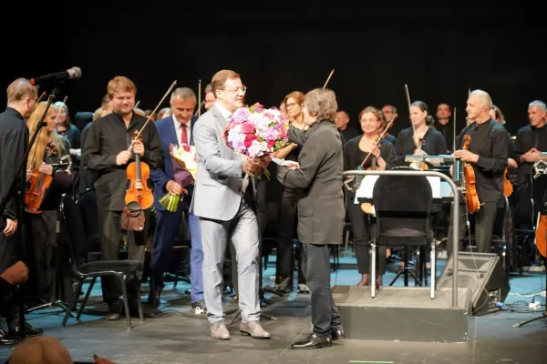 Монологи Гамлета под музыку Шостаковича: Евгений Миронов и Юрий Башмет представили в Самаре новую совместную программу