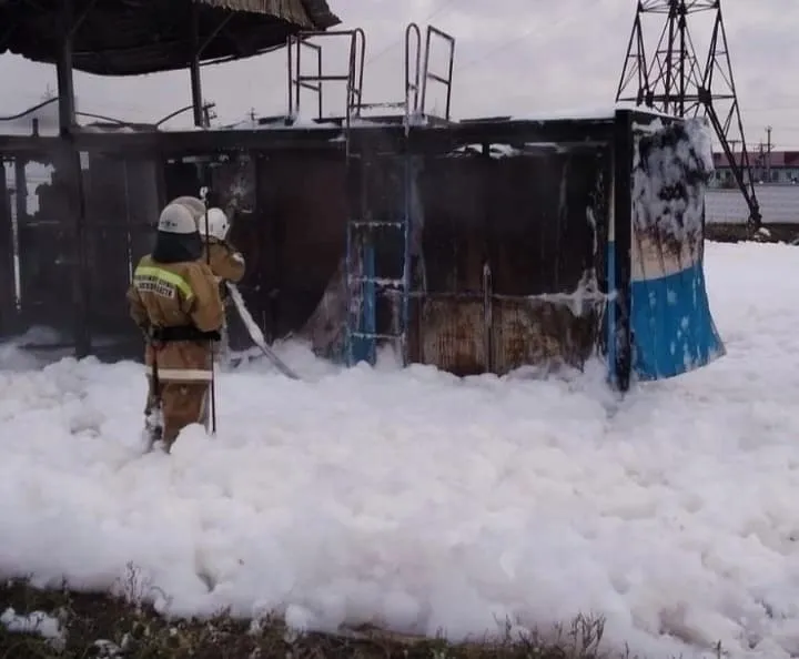 В селе Кошки вспыхнуло несколько ёмкостей с бензином на АЗС