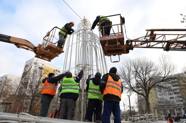 Самару украшают к Новому году: в городе появится больше 7 тысяч светодиодных композиций