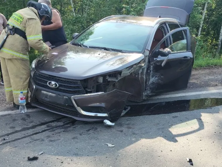 На трассе в Самарской области столкнулись LADA и Hyundai