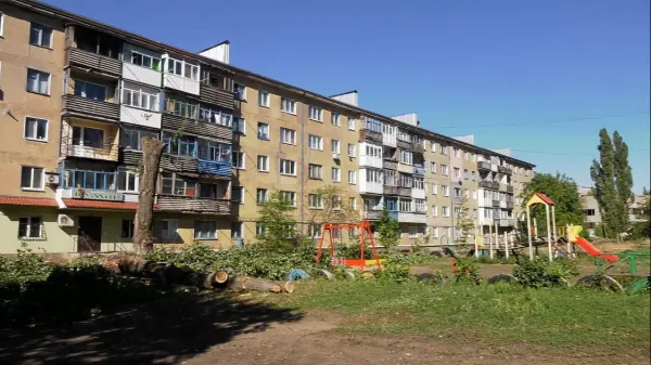 Не обновлялись с момента постройки: самарцы ремонтируют жилые дома в городе Снежное