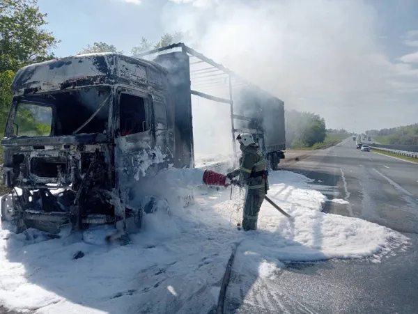 16 мая в Самарской области на трассе M5 Урал сгорел грузовик