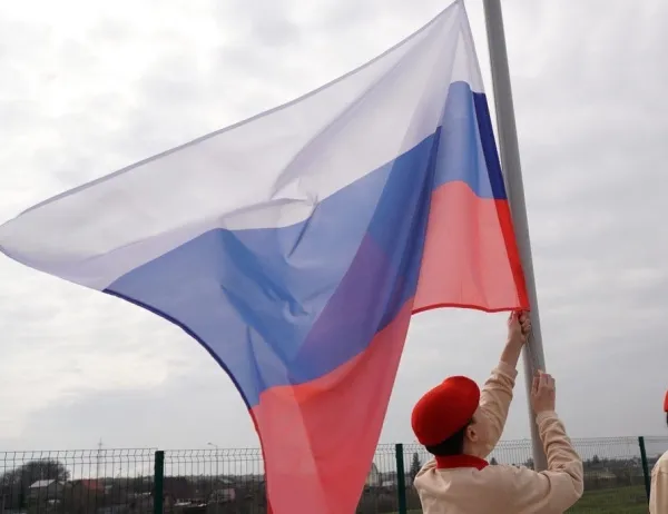 Жителям Самарской области рассказали, как будет проходить подъём флага в школах и колледжах