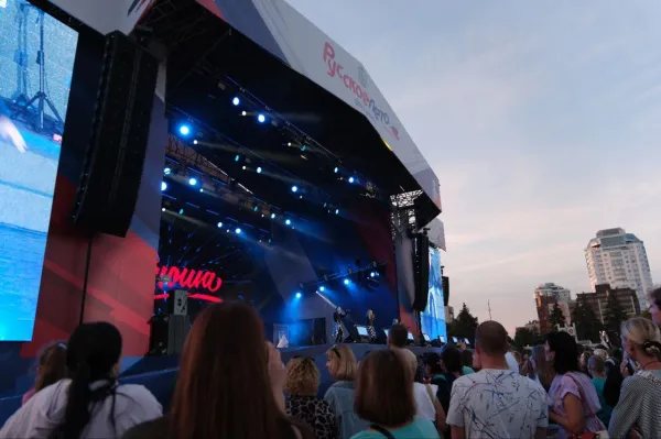 В Самаре фестиваль "Русское лето. ZaРоссию" объединил 10 тысяч человек