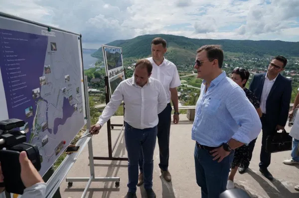 Дмитрий Азаров оценил концепцию развития села Ширяева