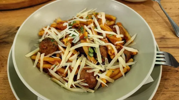 В ресторане Тольятти подали блюдо со стеклом