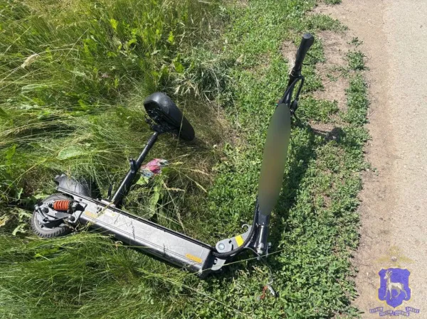 В Самарской области двое детей на электросамокате врезались в легковушку