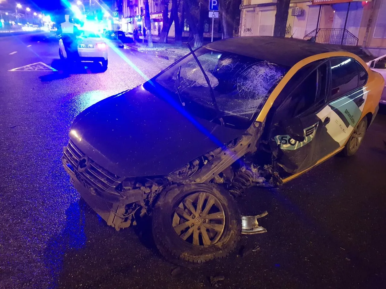 В Самаре парень на машине каршеринга влетел в вентиляцию метро | СОВА -  главные новости Самары