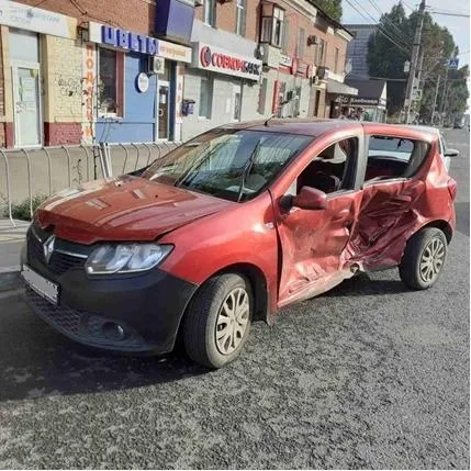 В Самаре две иномарки не поделили дорогу