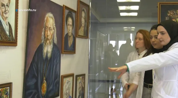 В Самаре открылась выставка картин пациента со стомой