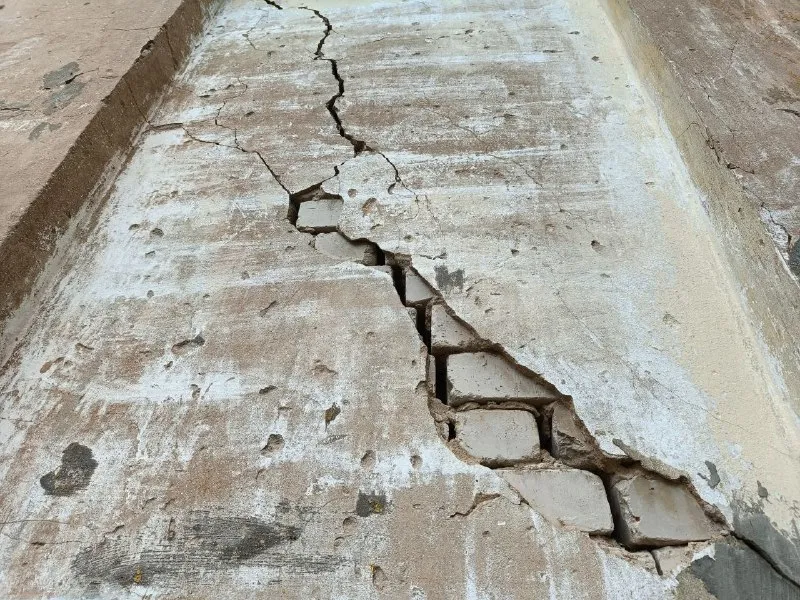 Глава СК Бастрыкин поручил разобраться с рухнувшей стеной 107-летнего дома в Самаре