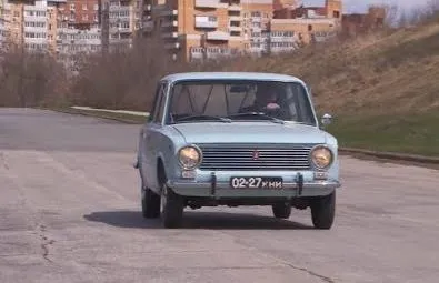 Тольяттинец восстановил легендарную "копейку" 