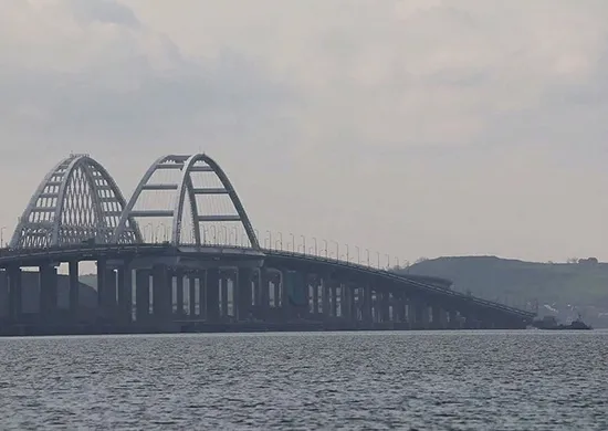 Политолог назвал посягательством на нацбезопасность угрозы в адрес Крымского моста