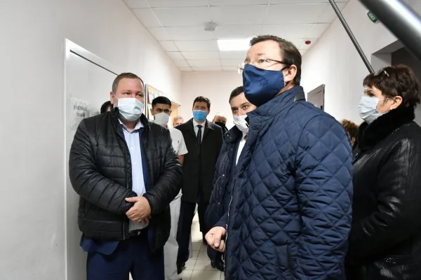 Дмитрий Азаров посетил Большечерниговскую районную больницу