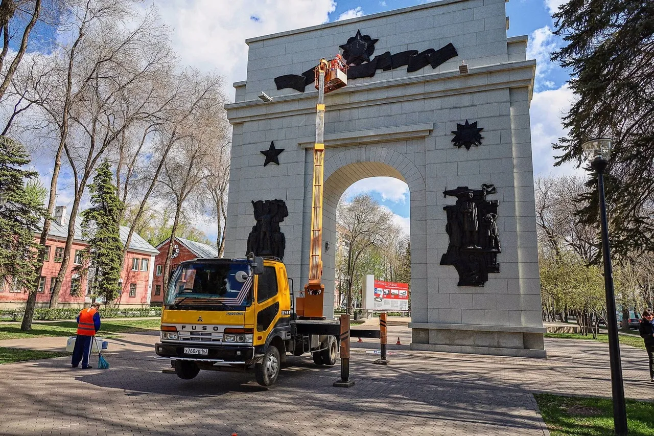 В Самаре ко Дню Победы облагораживают памятники | СОВА - главные новости  Самары