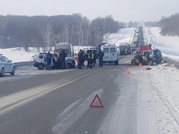 Снежные заносы и ДТП: фото с трассы М5 "Урал"