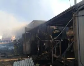 Пожар на площади 150 кв. м и грузовик тушили 29 человек в Волжском районе