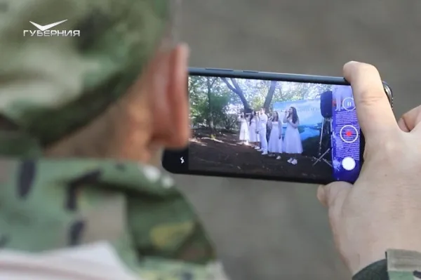 Фронтовая песенная бригада из Самарской области выступила в ЛНР для бойцов спецоперации