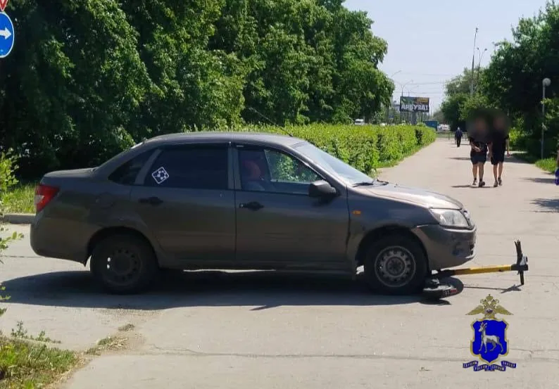 В Тольятти женщина на LADA Granta сбила подростков на самокате