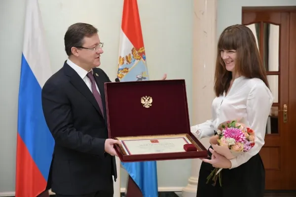 Дмитрий Азаров вручил государственные награды