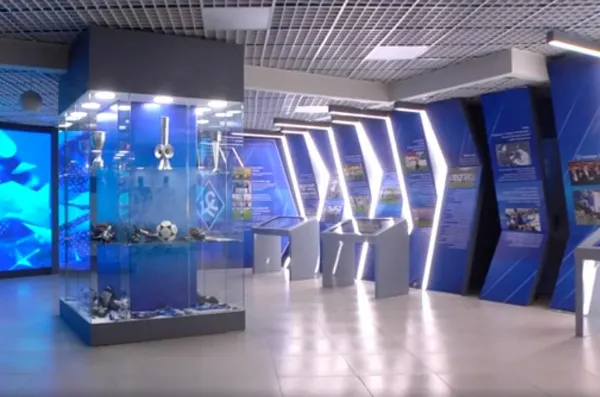 Дети из проекта “Творцы счастья” посетили матч “Крыльев Советов” со “Спартаком” и пообщались с игроками