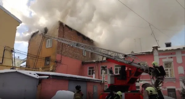 Появились кадры с места пожара на улице Некрасовской в Самаре