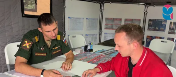 На самарской набережной работал мобильный пункт отбора на воинскую службу по контракту