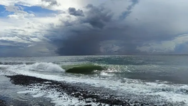 Спасатель предположил, что дрейфующего в Охотском море туриста был опыт выживания