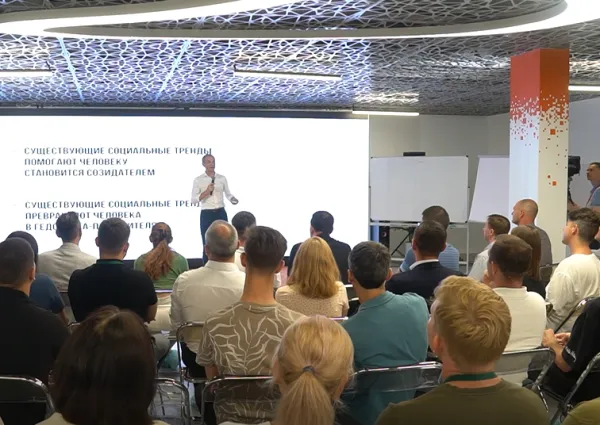 Человек будущего: в Тольятти федеральный эксперт и блогер Иванов провел семинар о перестройке цивилизации