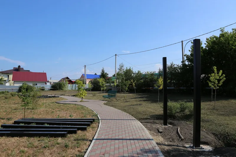 В Камышле стартовали работы по благоустройству территории около парка Победы 