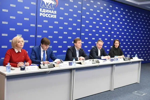Дмитрий Азаров: Приложим все усилия, чтобы и дальше быть в числе лидеров образования РФ