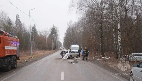 В Самаре 25 ноября столкнулись три легковушки и автобус