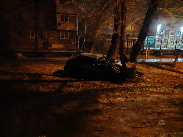В Самаре водитель "четырнадцатой" влетел в дерево