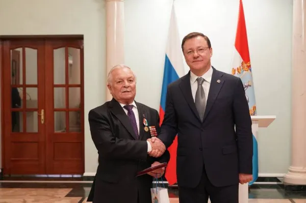 Губернатор  Дмитрий Азаров  вручил награды заслуженным жителям Самарской области