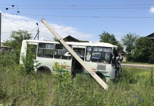 В Сызрани госпитализировали водителя автобуса после ДТП