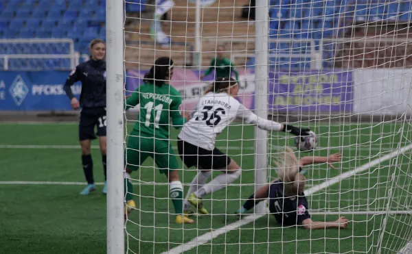 Футболистки "Крыльев Советов" завершат сезон в Москве