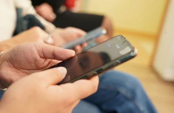 Россияне рассказали, чувствуют ли они зависимость от смартфона