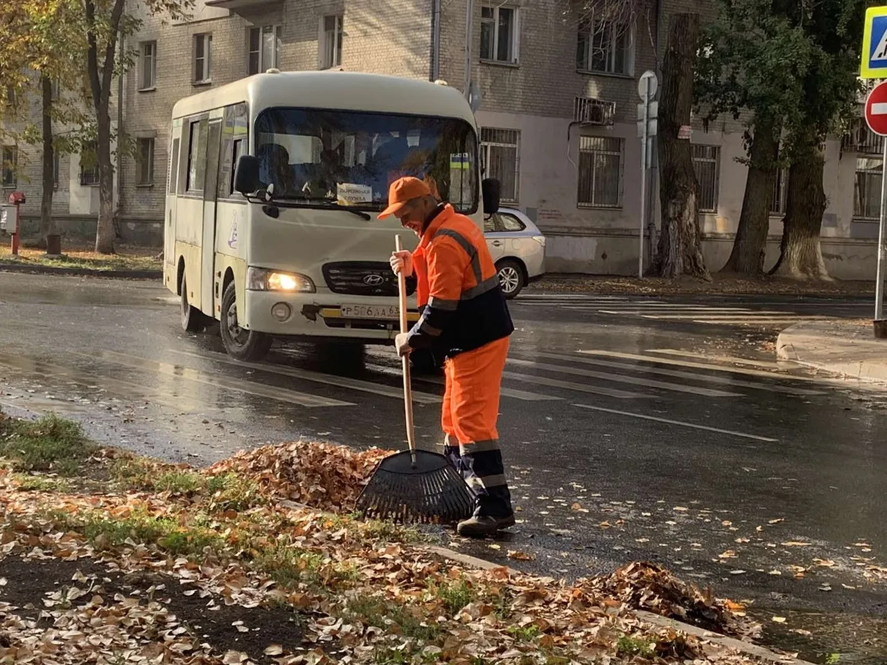 В Самаре идет сезонная уборка дорог, обновленных по нацпроекту | СОВА -  главные новости Самары