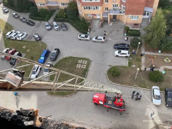 В Тольятти 26 пожарных тушили вещи на балконе высотки