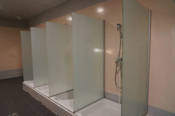 Врач рассказал, чем опасен холодный душ