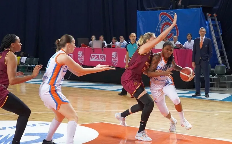 Баскетболистки "Самары" сражаются за выход в полуфинал 