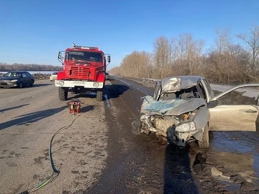 В Самарской области после столкновения двух легковушек госпитализировали человека